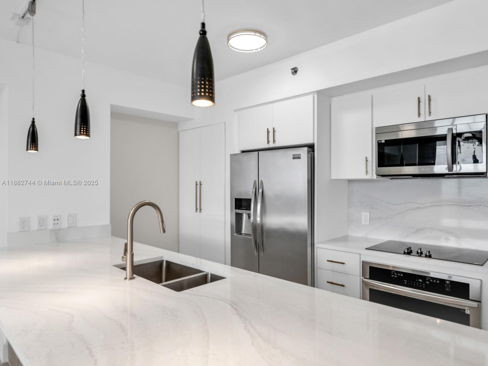 image Beach Club Two5