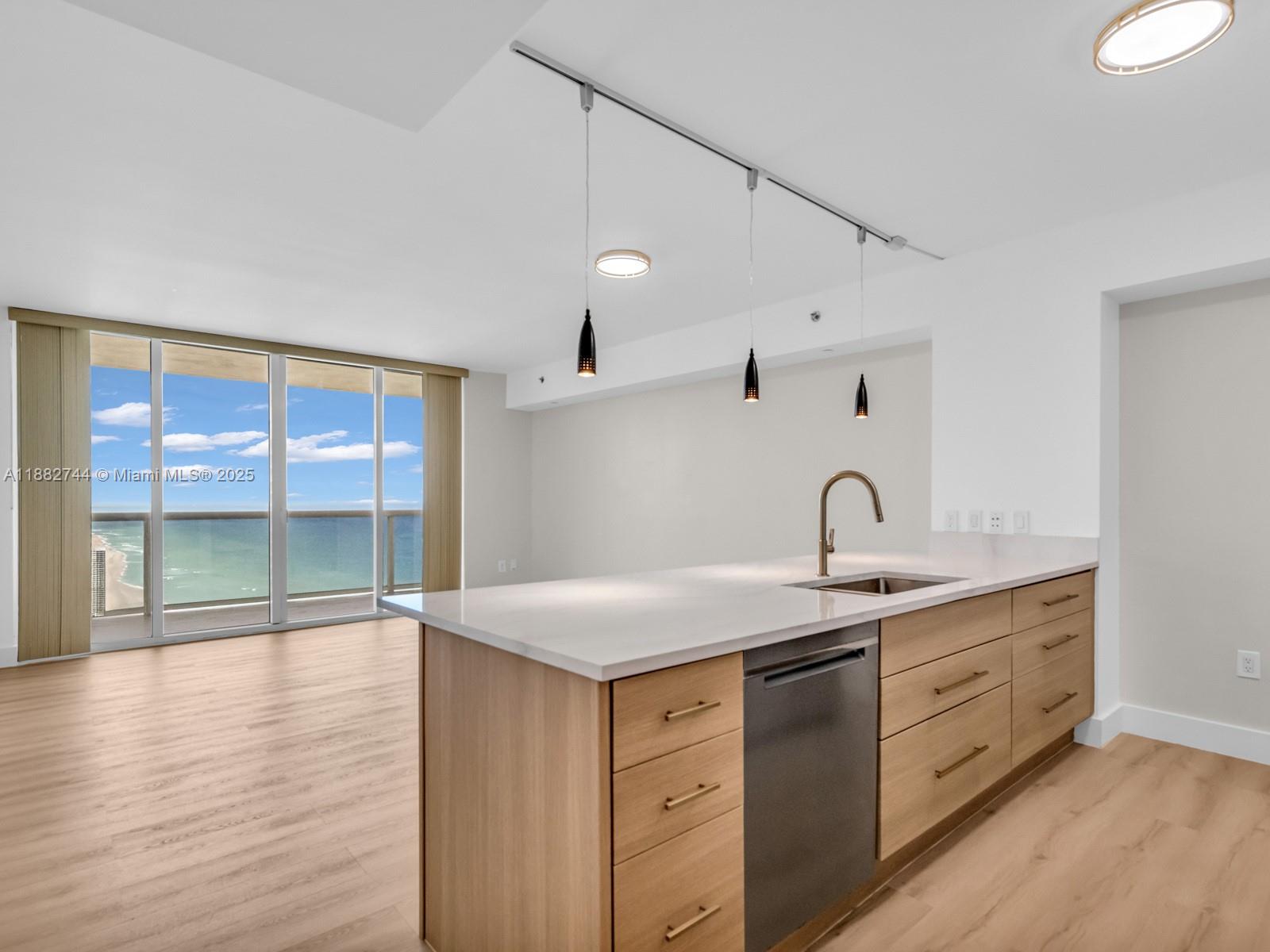 image Beach Club Two7