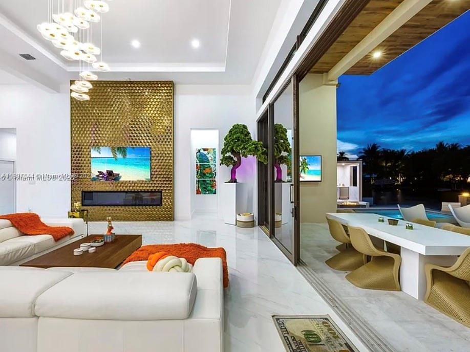 2225 NE 19th St Fort Lauderdale, FL 33305