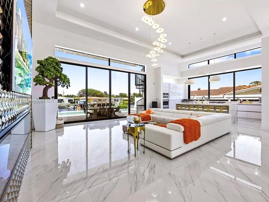 2225 NE 19th St Fort Lauderdale, FL 33305