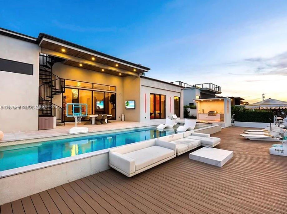 2225 NE 19th St Fort Lauderdale, FL 33305