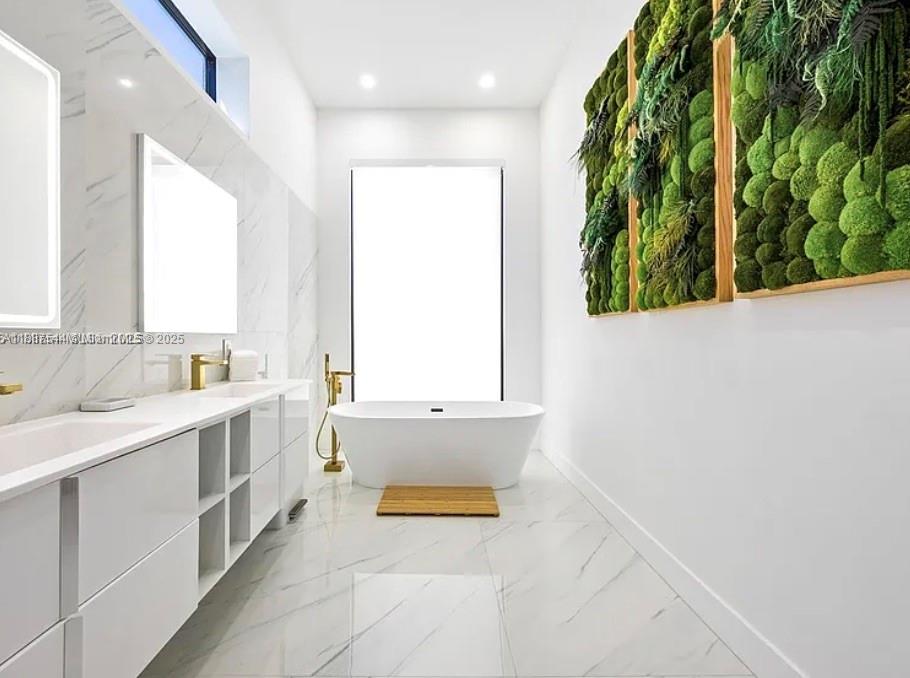 2225 NE 19th St Fort Lauderdale, FL 33305