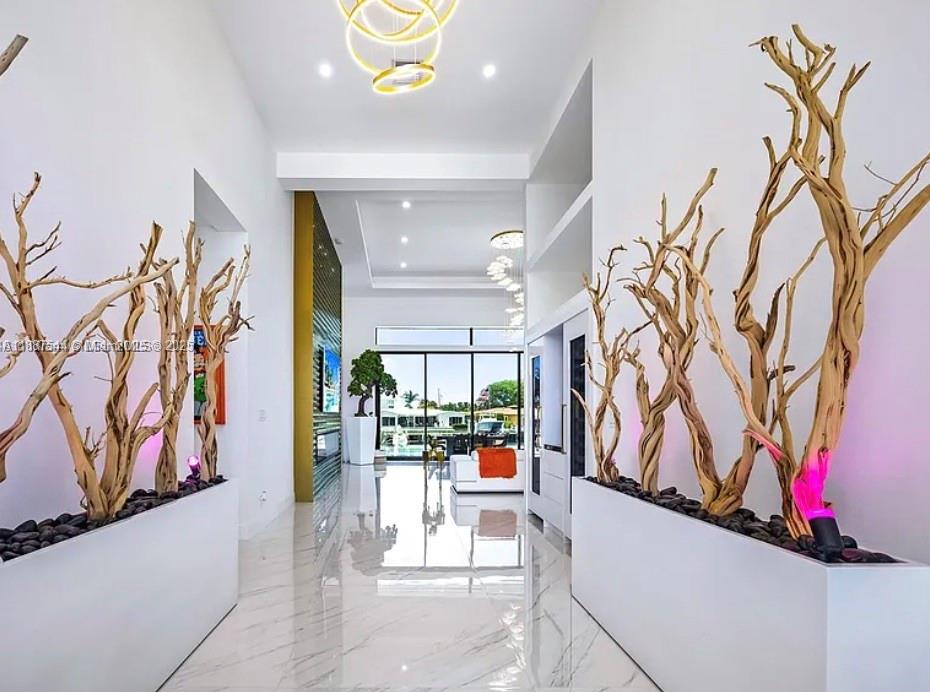 2225 NE 19th St Fort Lauderdale, FL 33305