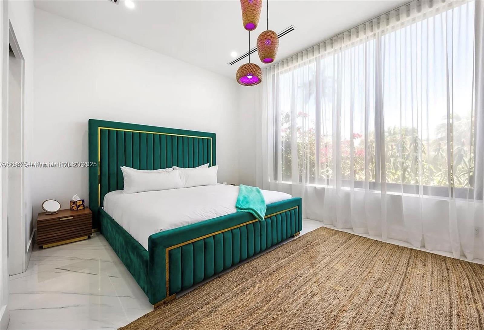 2225 NE 19th St Fort Lauderdale, FL 33305