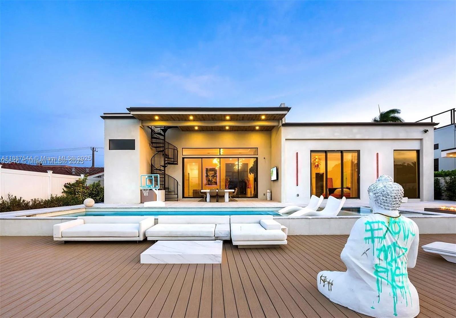 2225 NE 19th St Fort Lauderdale, FL 33305