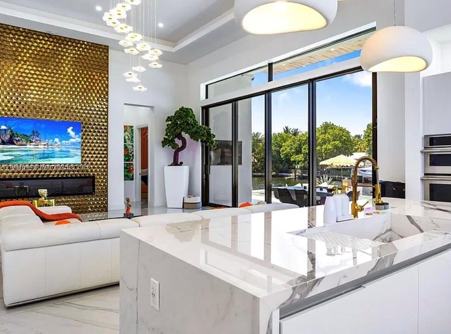 2225 NE 19th St Fort Lauderdale, FL 33305