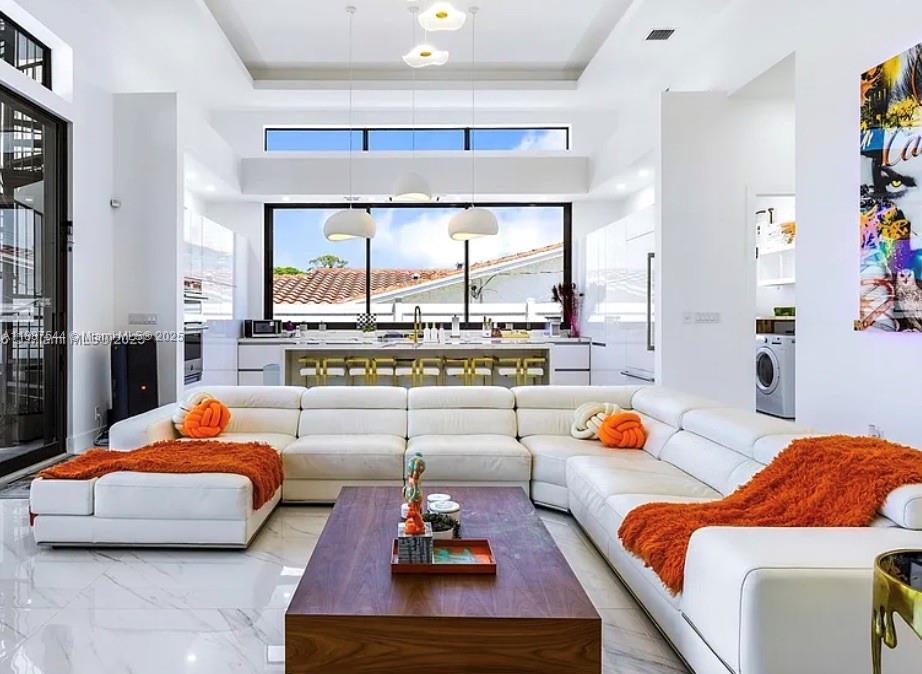 2225 NE 19th St Fort Lauderdale, FL 33305