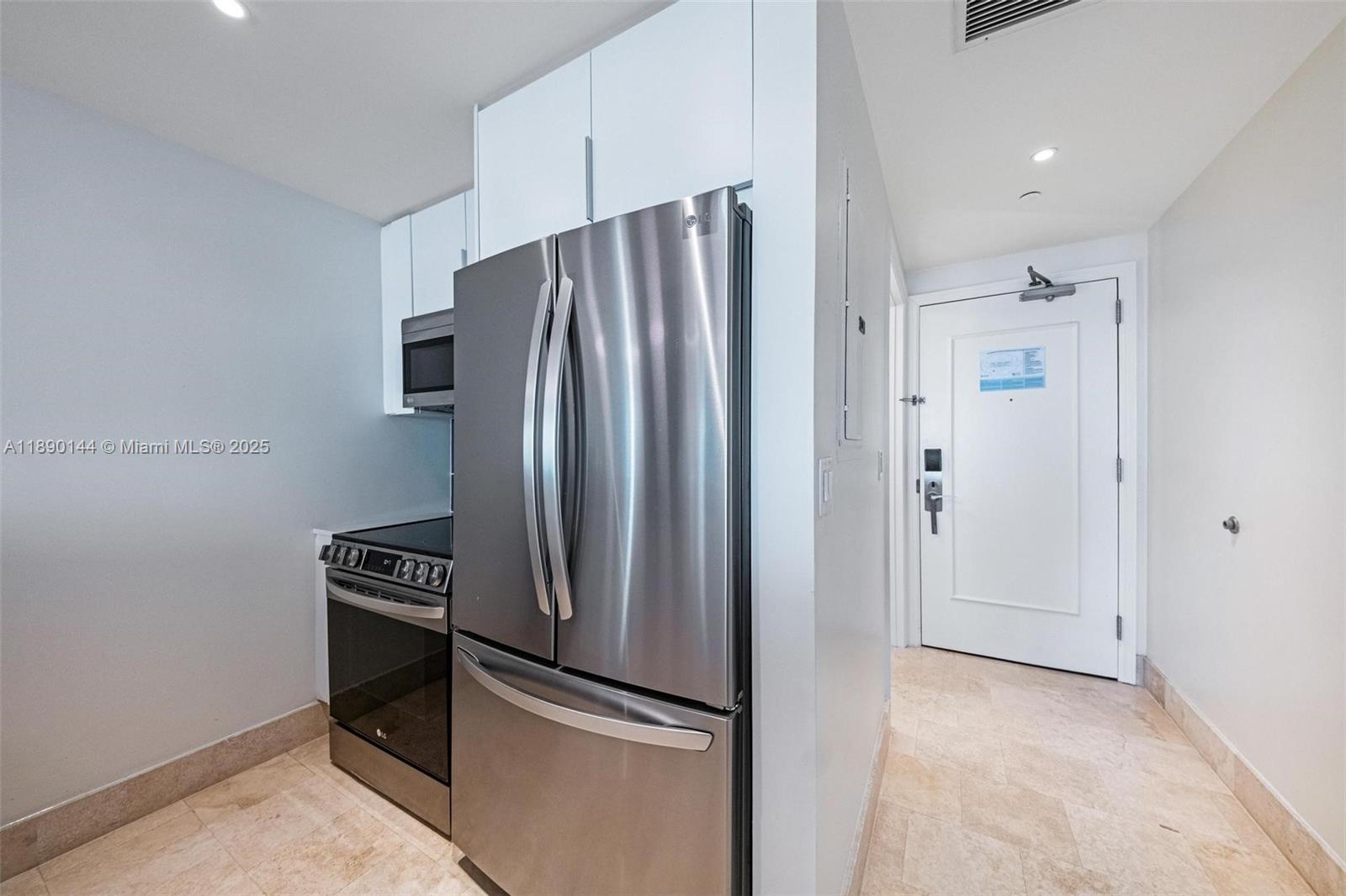 image Fontainebleau Ii Condo3