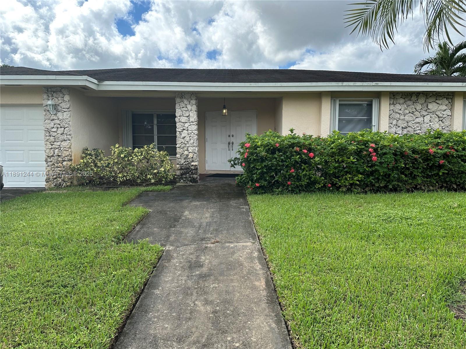 16628 Golfview Dr