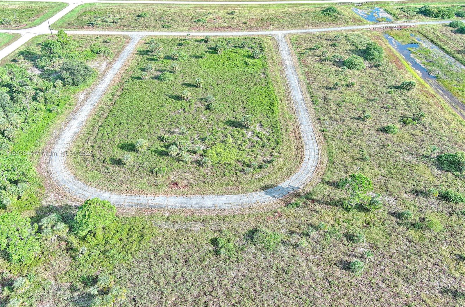 121 Ardmore Cir Other, FL 33935