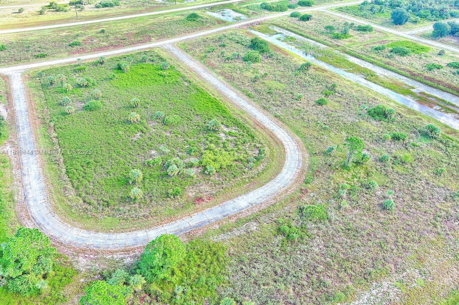 121 Ardmore Cir Other, FL 33935