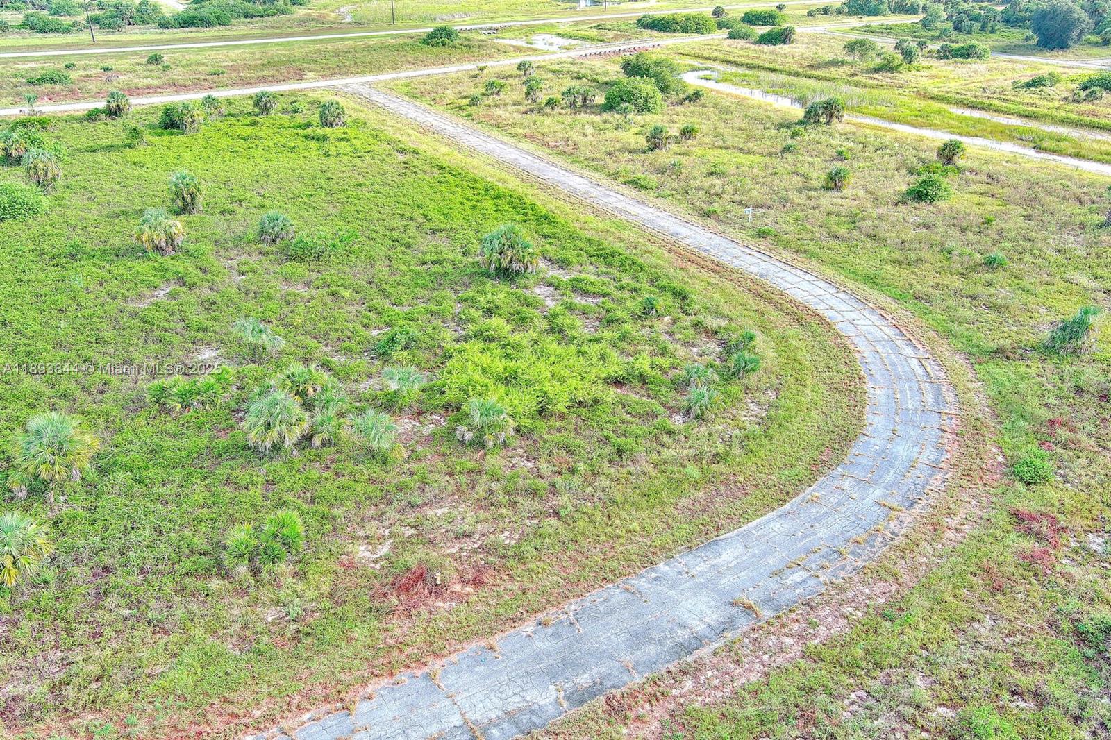 121 Ardmore Cir Other, FL 33935