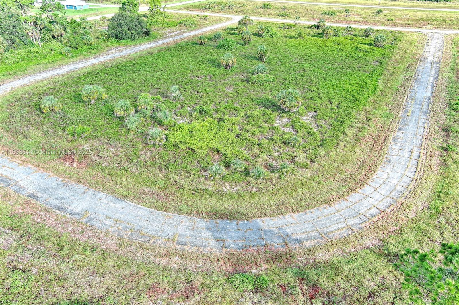 121 Ardmore Cir Other, FL 33935