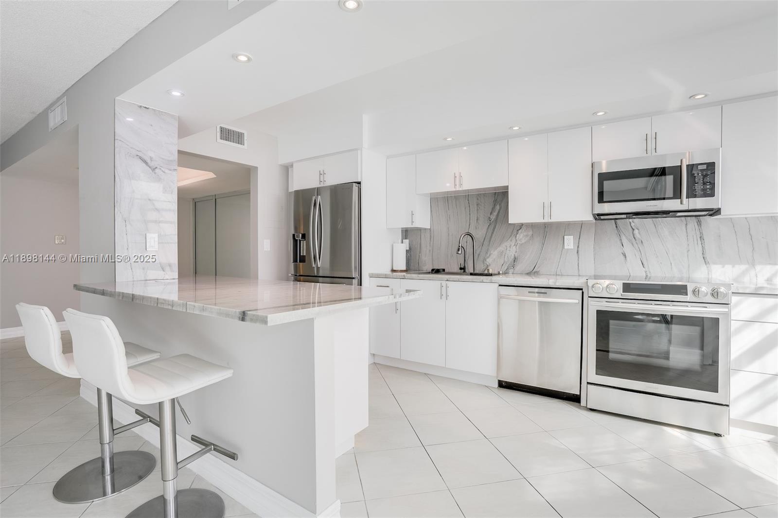 18071 Biscayne Blvd #1204