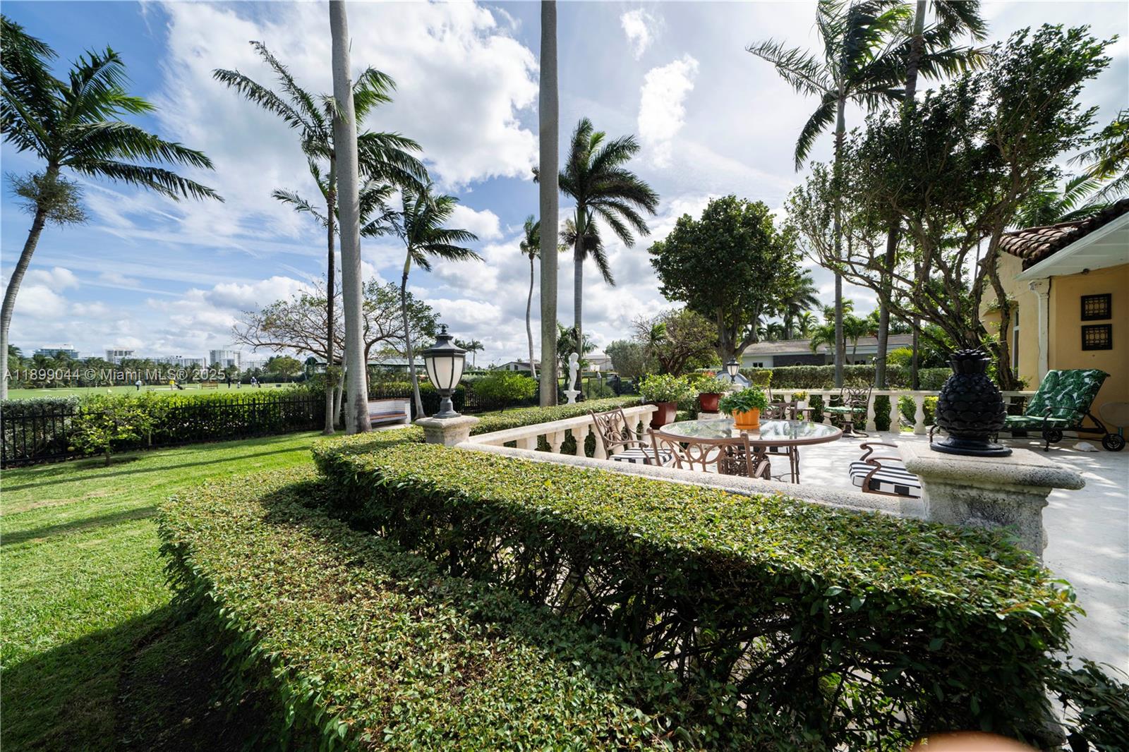 5801 Alton Rd Miami Beach, FL 33140 5801 Alton Rd Miami Beach, FL 33140