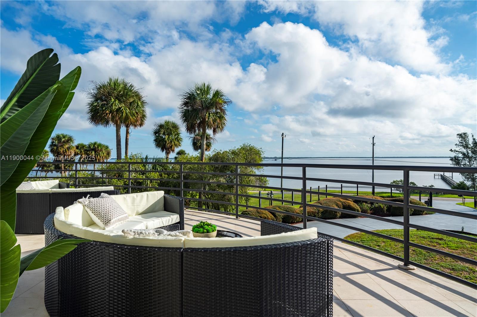 2827 S Indian Riv Dr Fort Pierce, FL 34982