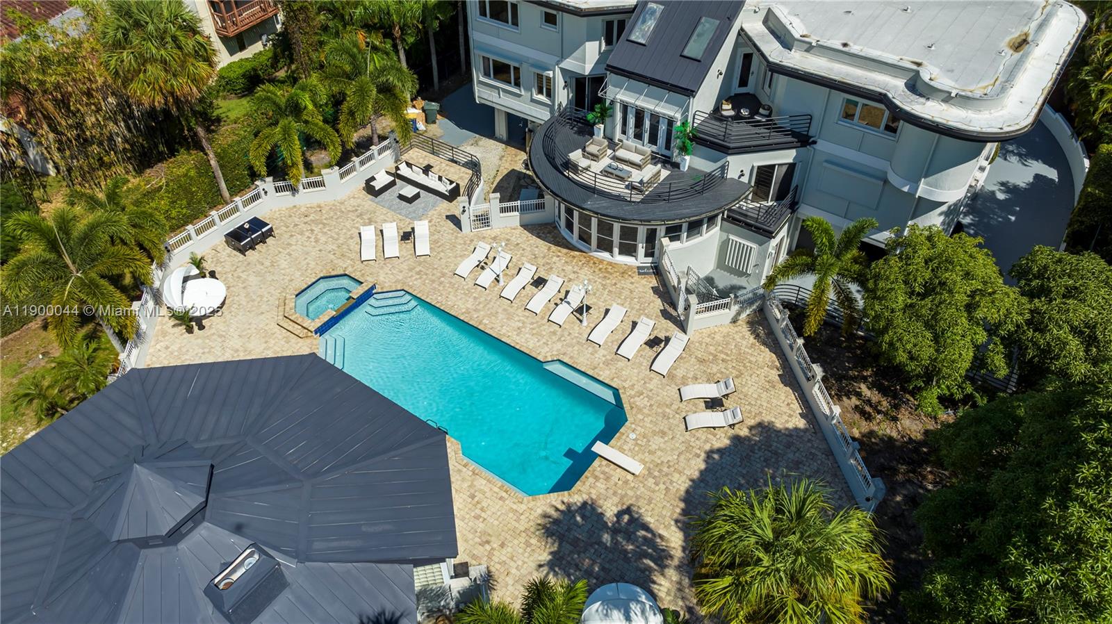 2827 S Indian Riv Dr Fort Pierce, FL 34982