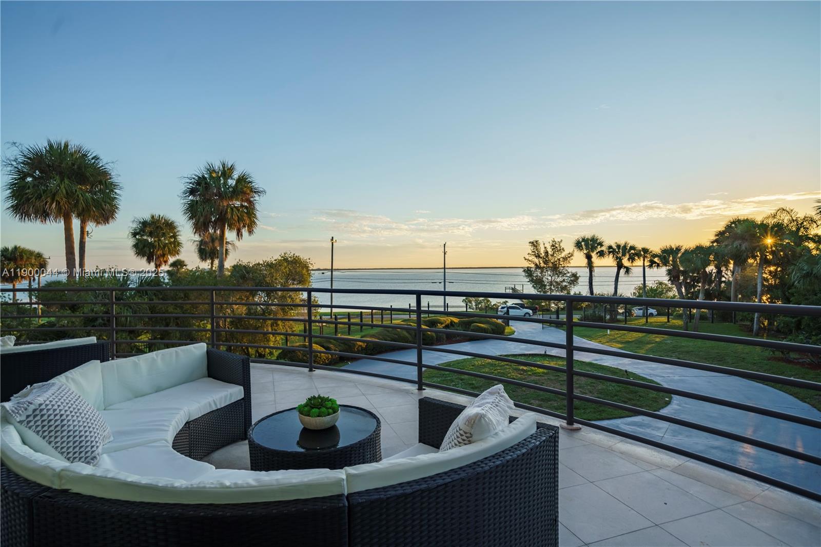 2827 S Indian Riv Dr Fort Pierce, FL 34982