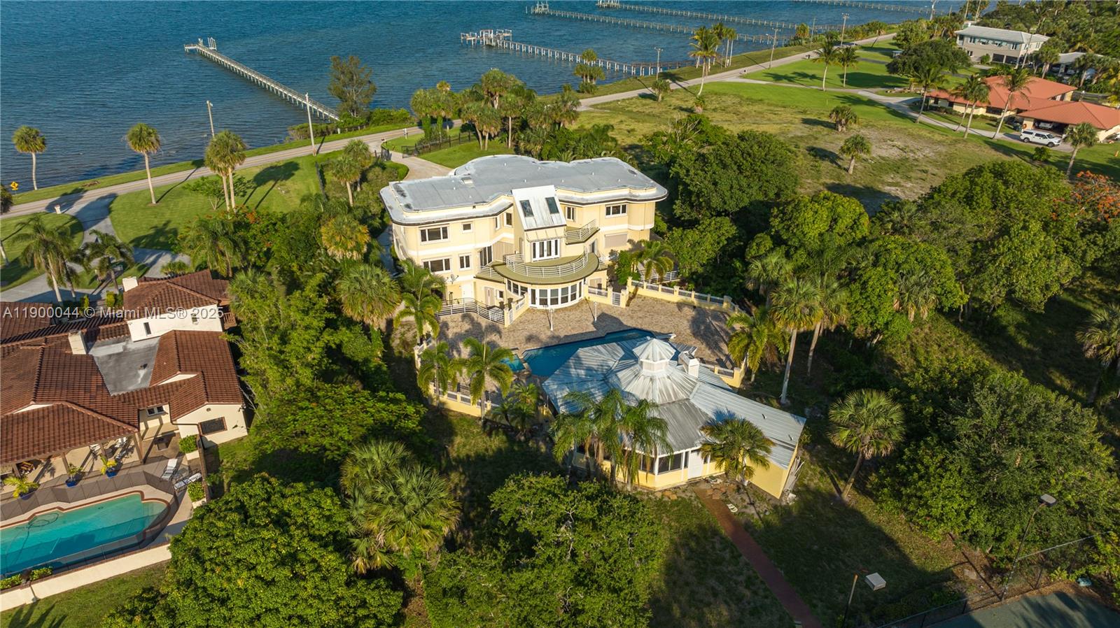 2827 S Indian Riv Dr Fort Pierce, FL 34982