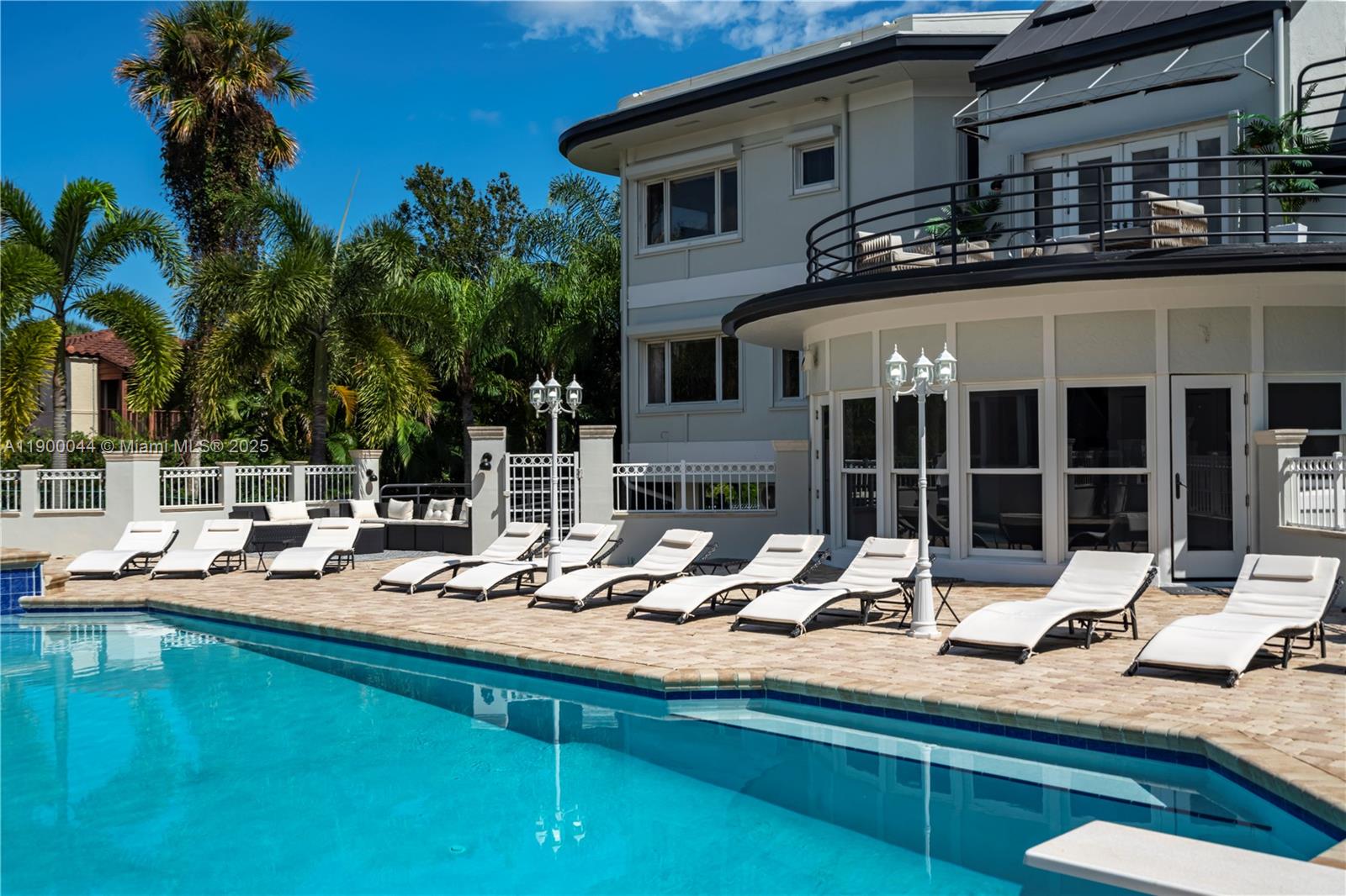 2827 S Indian Riv Dr Fort Pierce, FL 34982