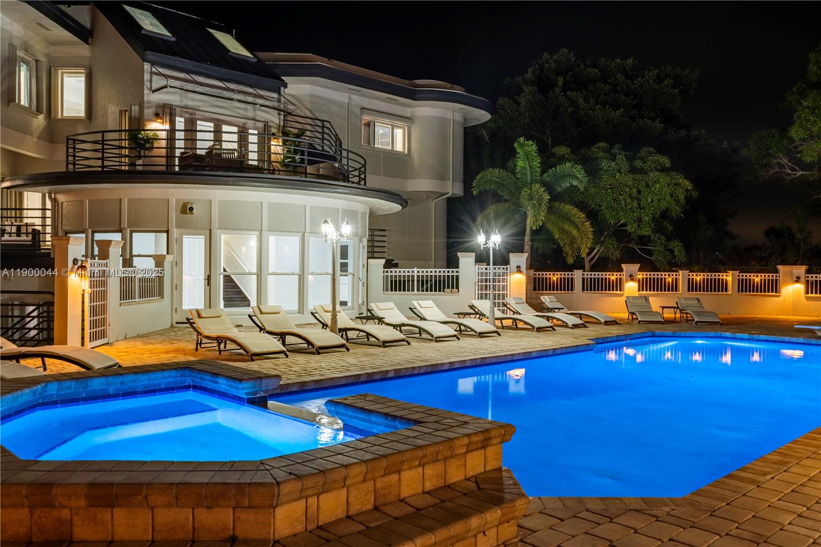 2827 S Indian Riv Dr Fort Pierce, FL 34982