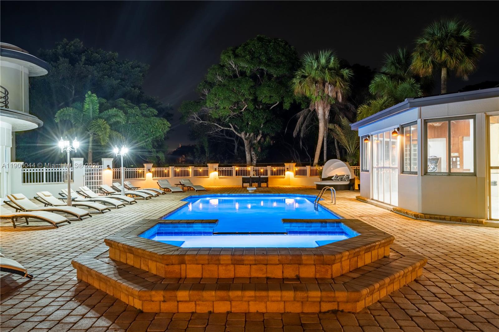 2827 S Indian Riv Dr Fort Pierce, FL 34982