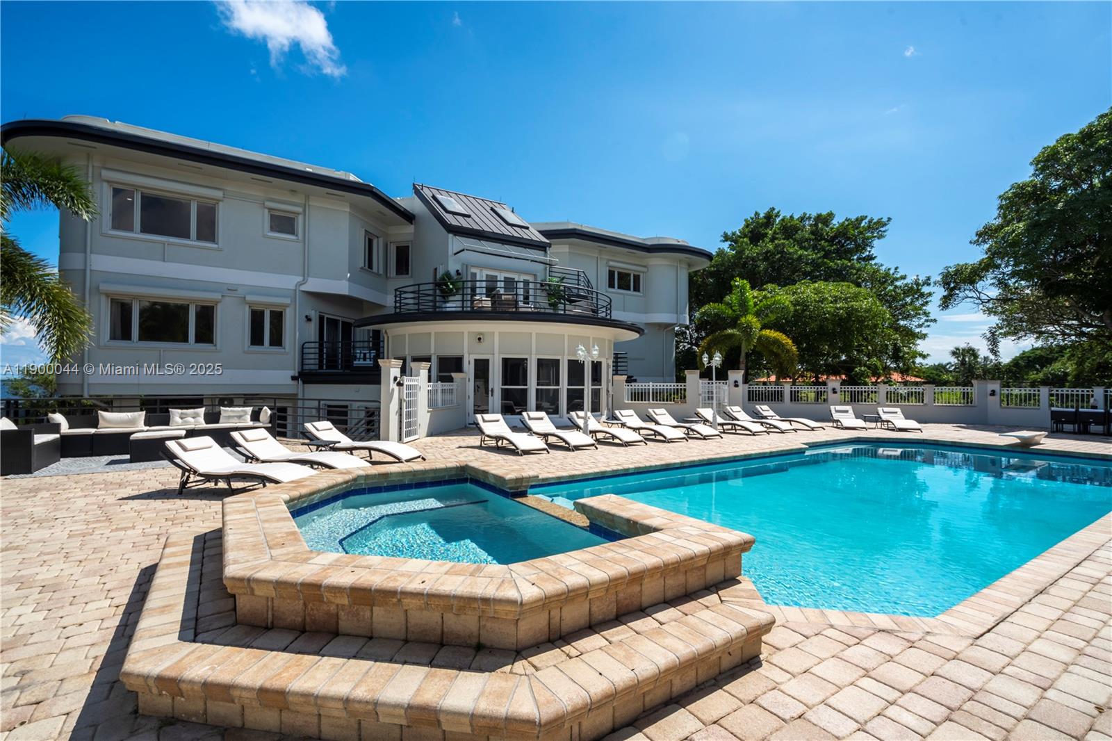 2827 S Indian Riv Dr Fort Pierce, FL 34982