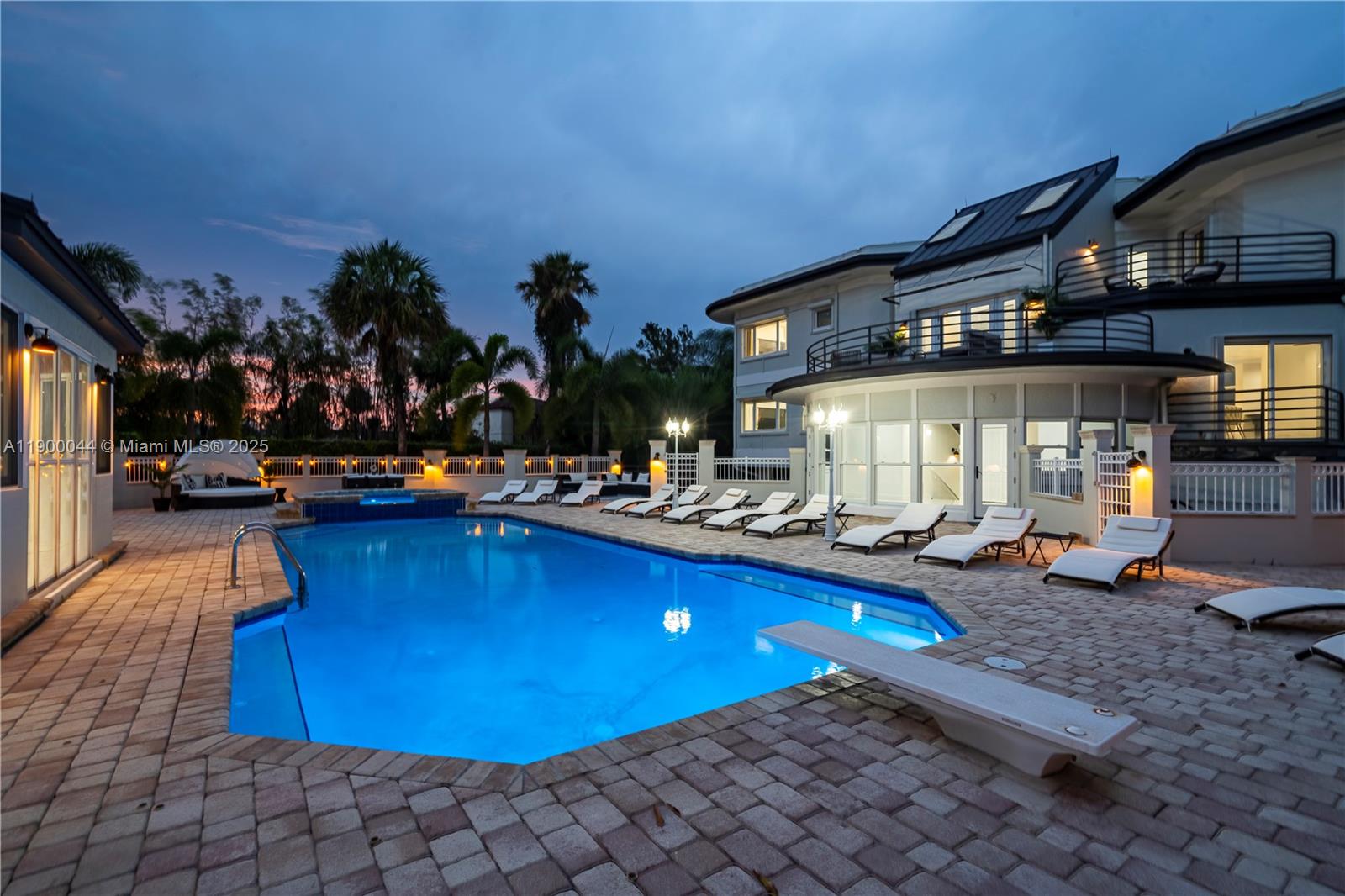 2827 S Indian Riv Dr Fort Pierce, FL 34982