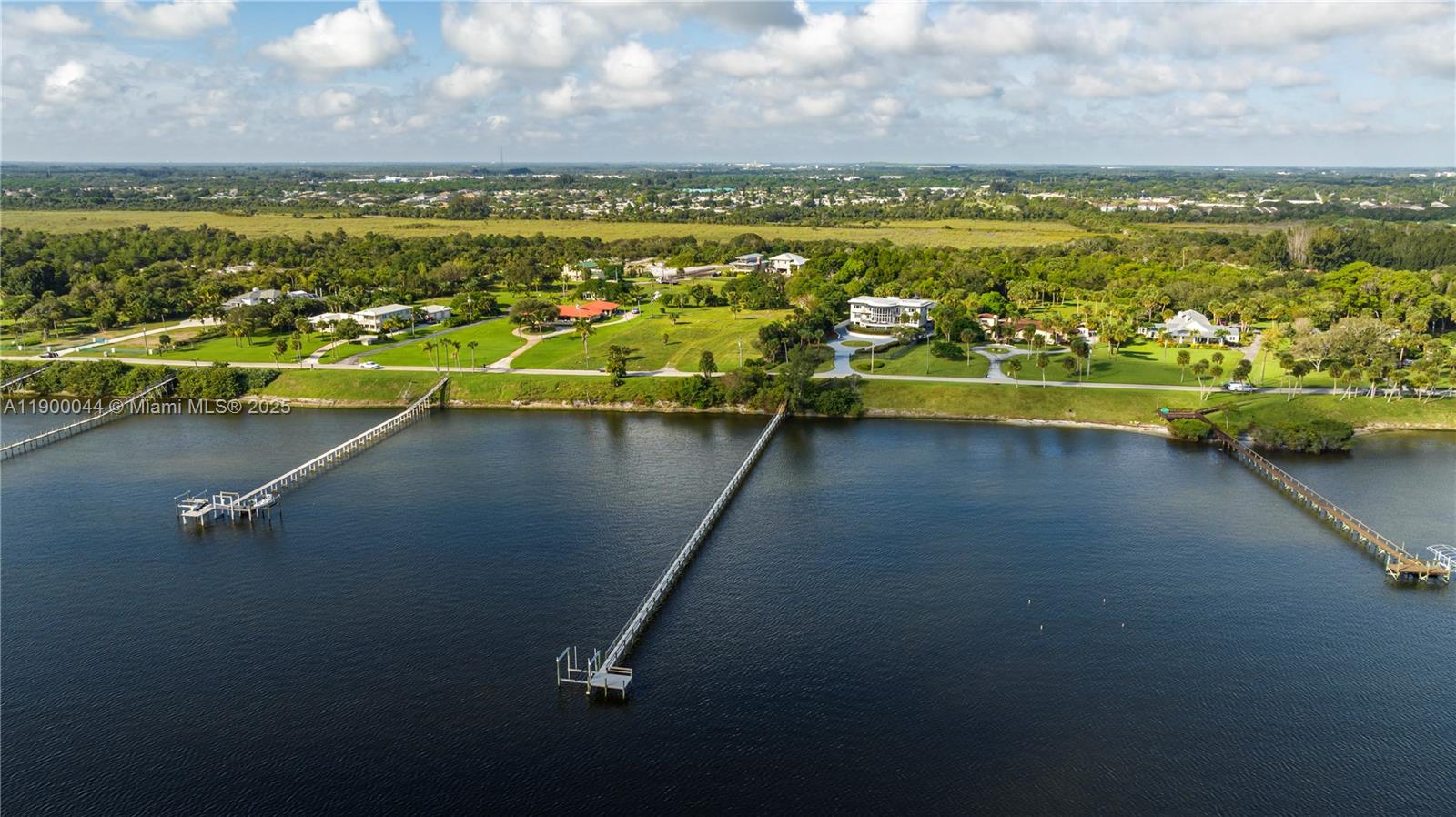 2827 S Indian Riv Dr Fort Pierce, FL 34982