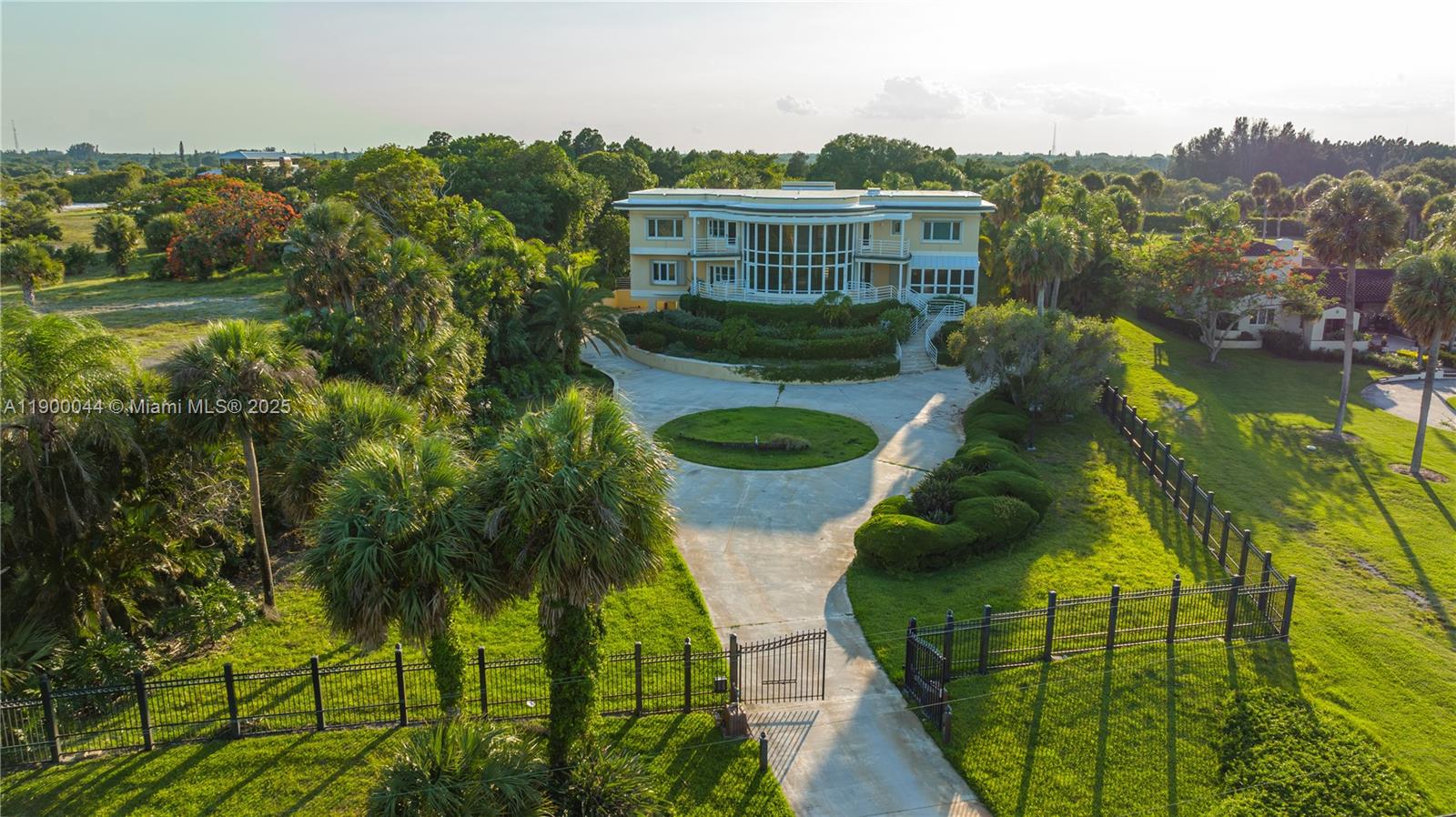 2827 S Indian Riv Dr Fort Pierce, FL 34982