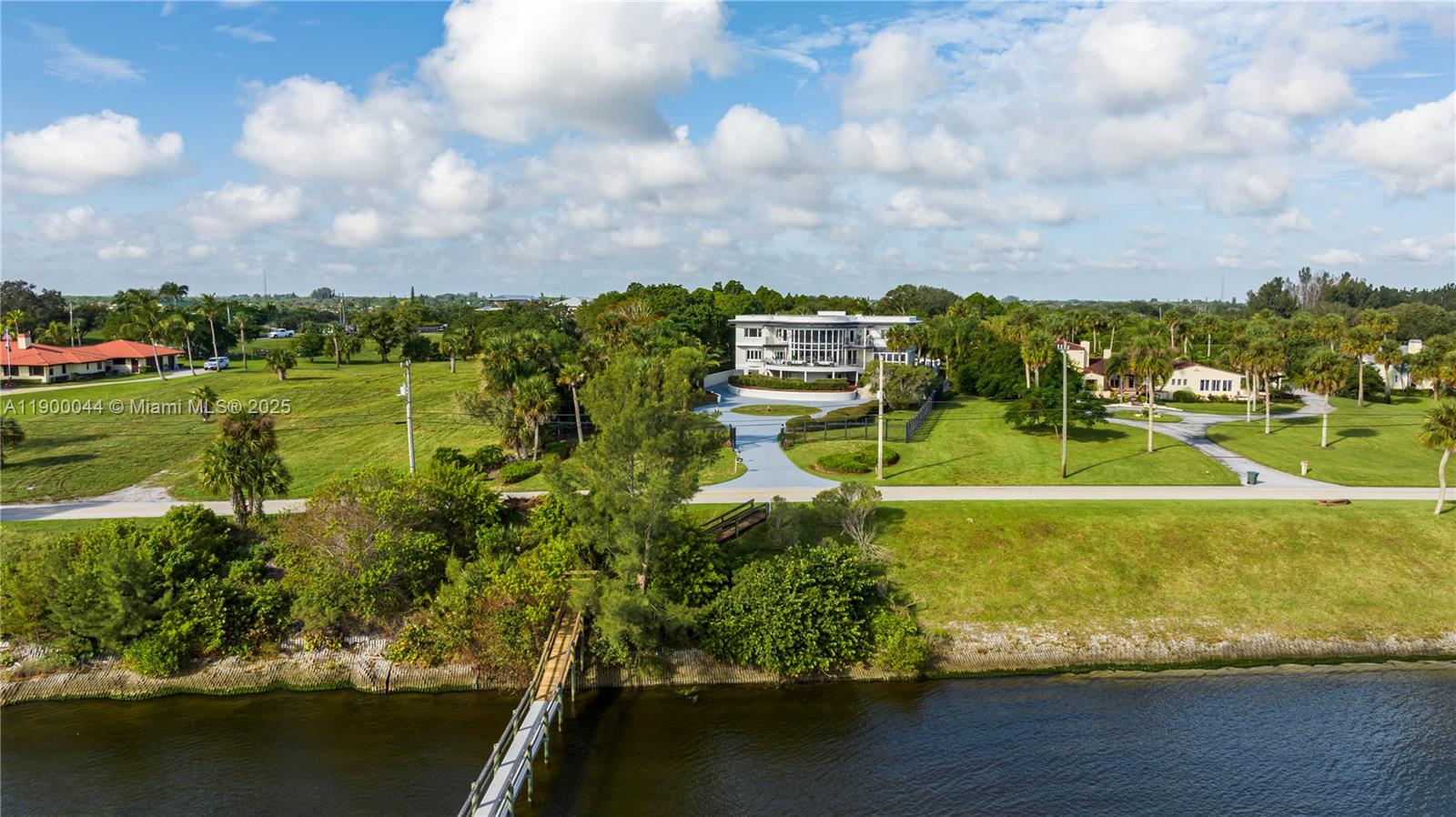 2827 S Indian Riv Dr Fort Pierce, FL 34982