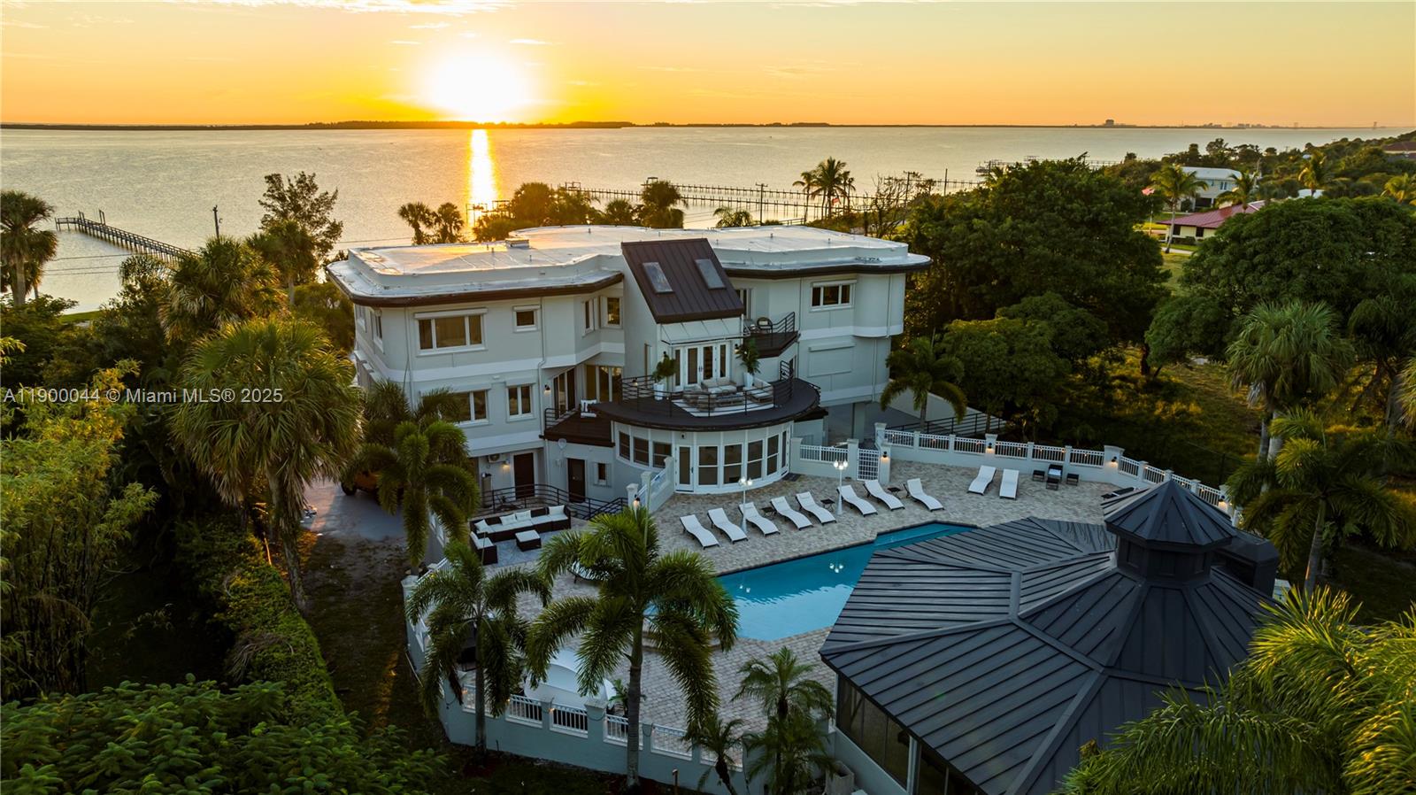 2827 S Indian Riv Dr Fort Pierce, FL 34982