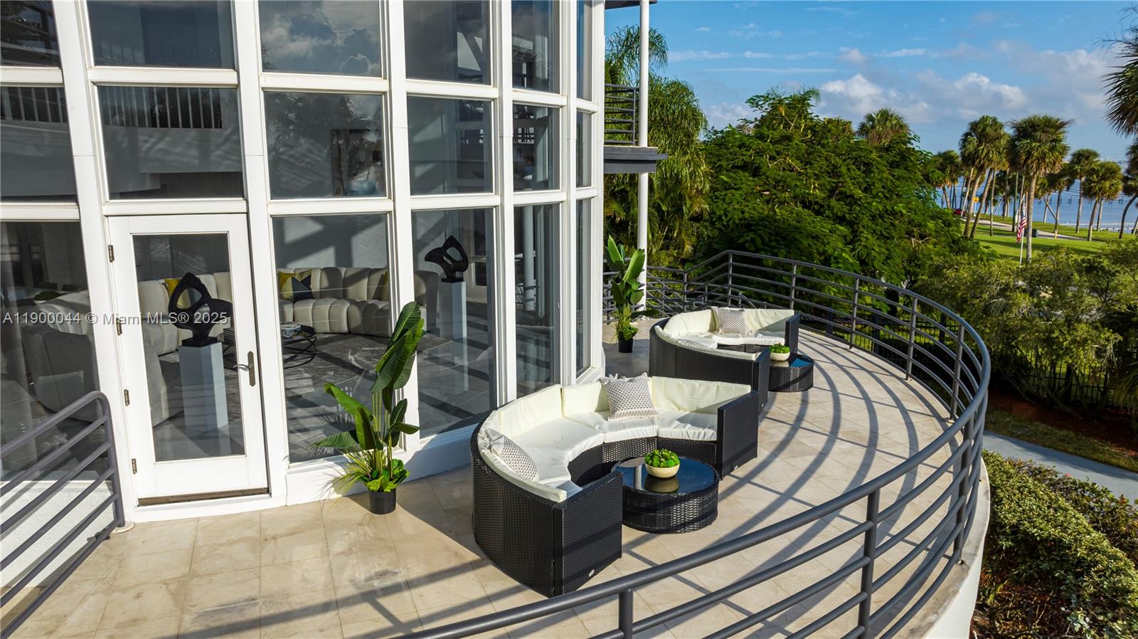 2827 S Indian Riv Dr Fort Pierce, FL 34982