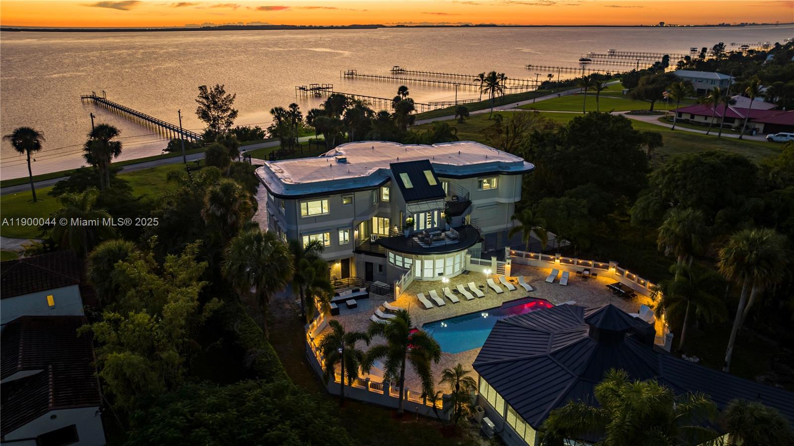 2827 S Indian Riv Dr Fort Pierce, FL 34982