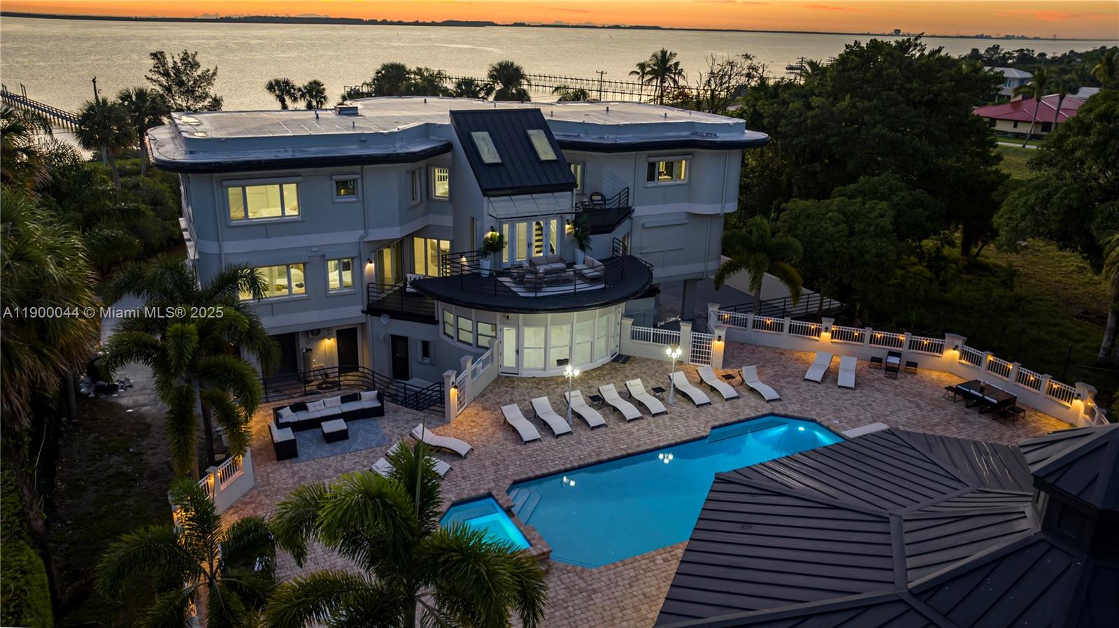 2827 S Indian Riv Dr Fort Pierce, FL 34982