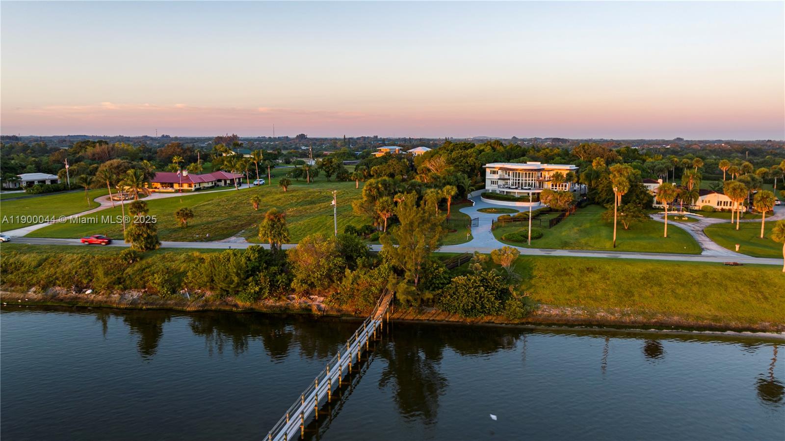 2827 S Indian Riv Dr Fort Pierce, FL 34982