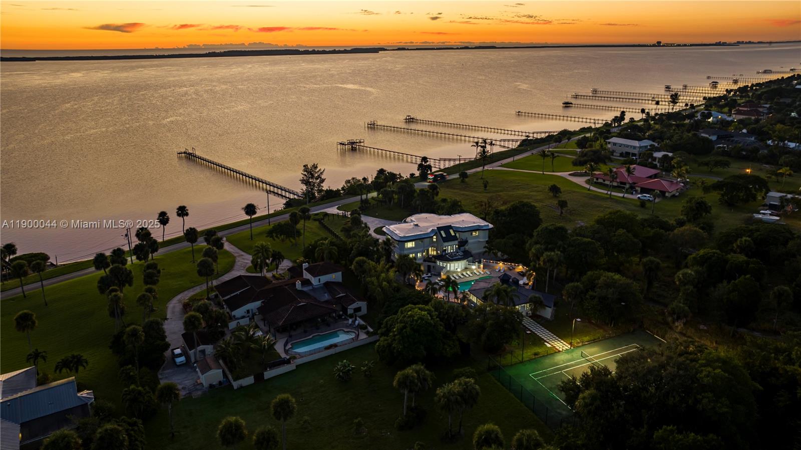 2827 S Indian Riv Dr Fort Pierce, FL 34982