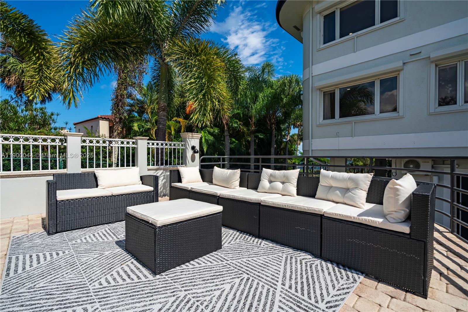 2827 S Indian Riv Dr Fort Pierce, FL 34982