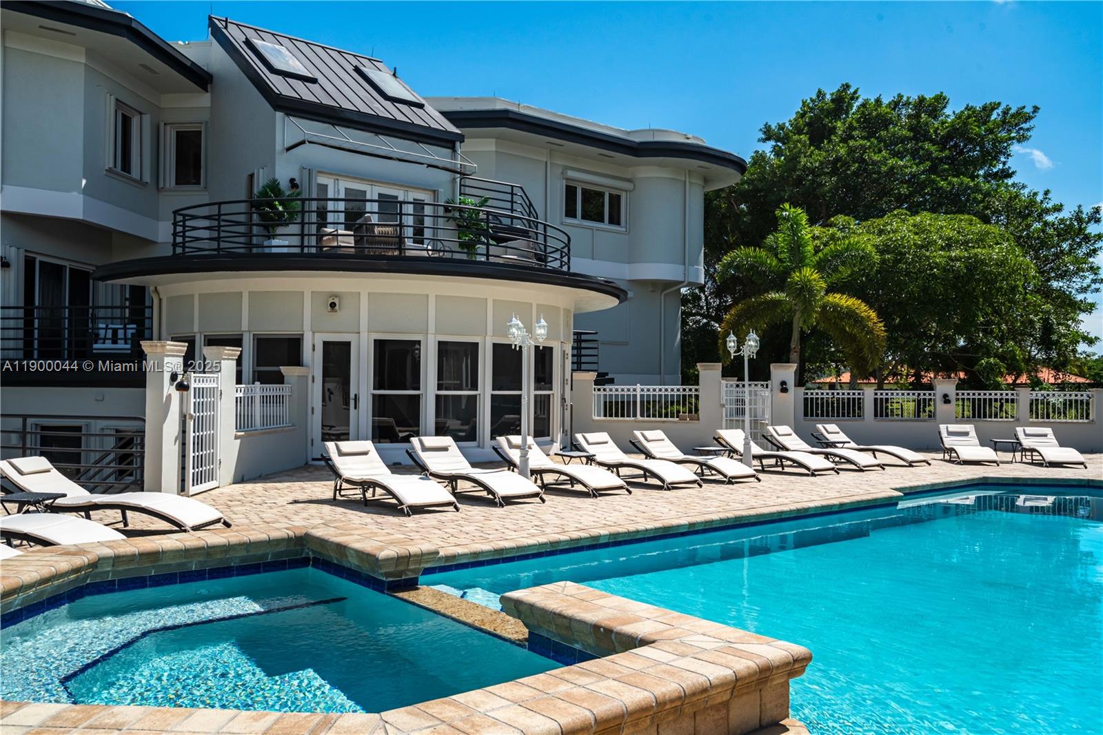 2827 S Indian Riv Dr Fort Pierce, FL 34982