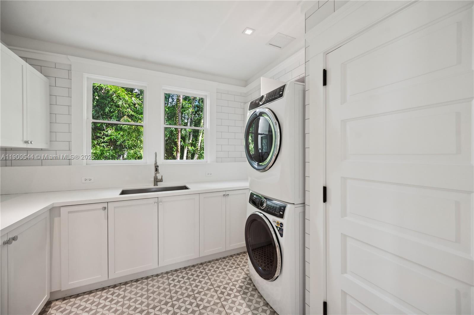 3701 Park Ave Miami, FL 33133