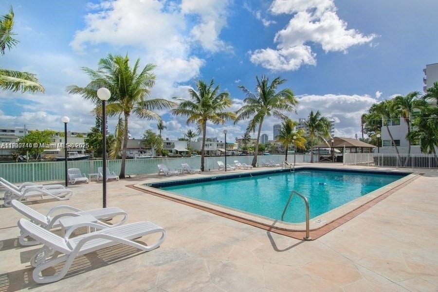 7207 Bay Dr #19