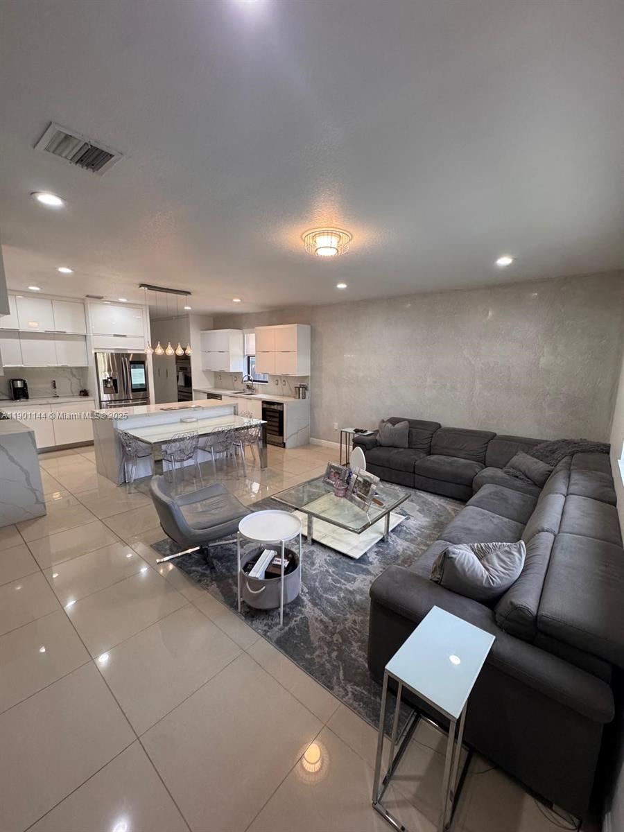 8850 NW 98th Ct Doral, FL 33178