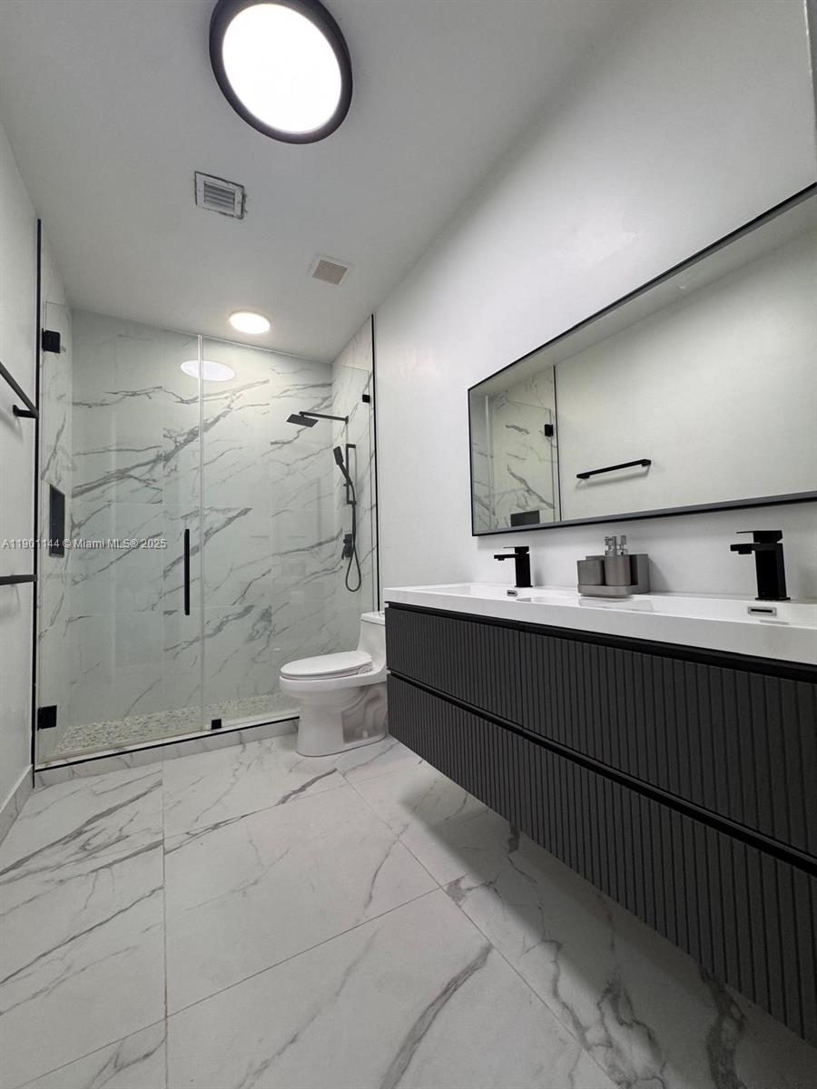 8850 NW 98th Ct Doral, FL 33178