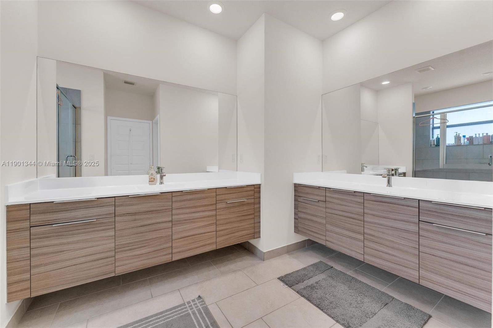 8822 NW 161st Ter Miami Lakes, FL 33018