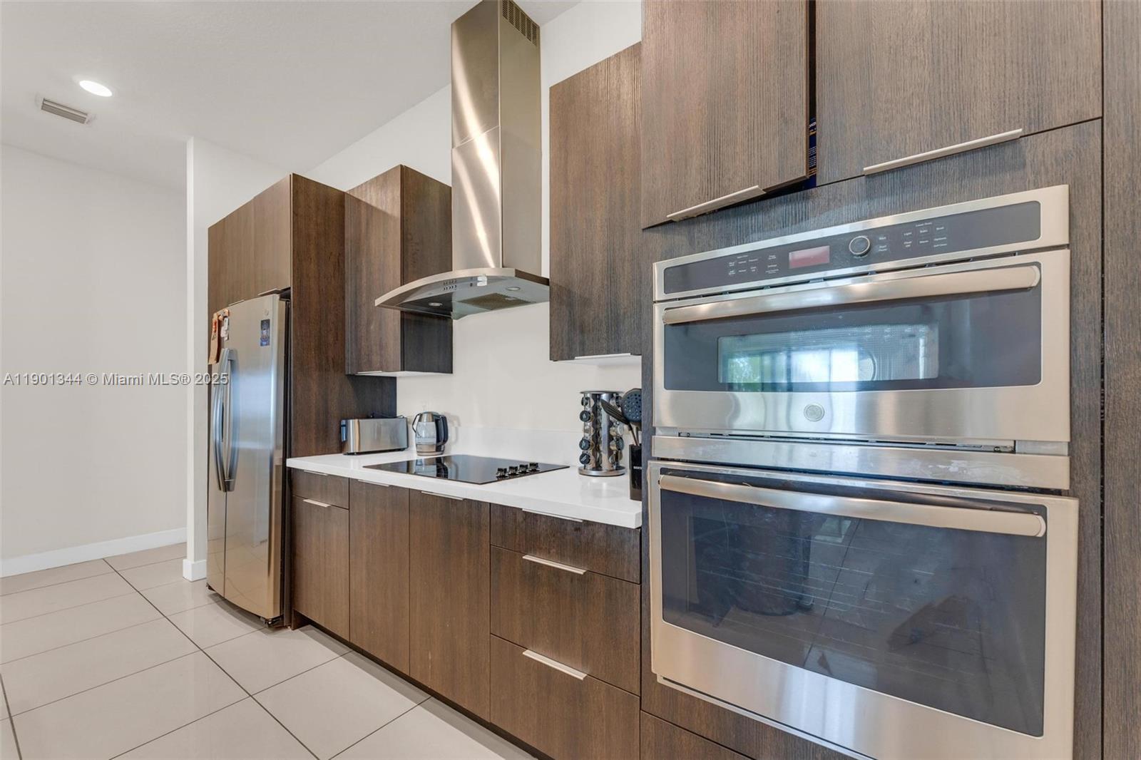 8822 NW 161st Ter Miami Lakes, FL 33018