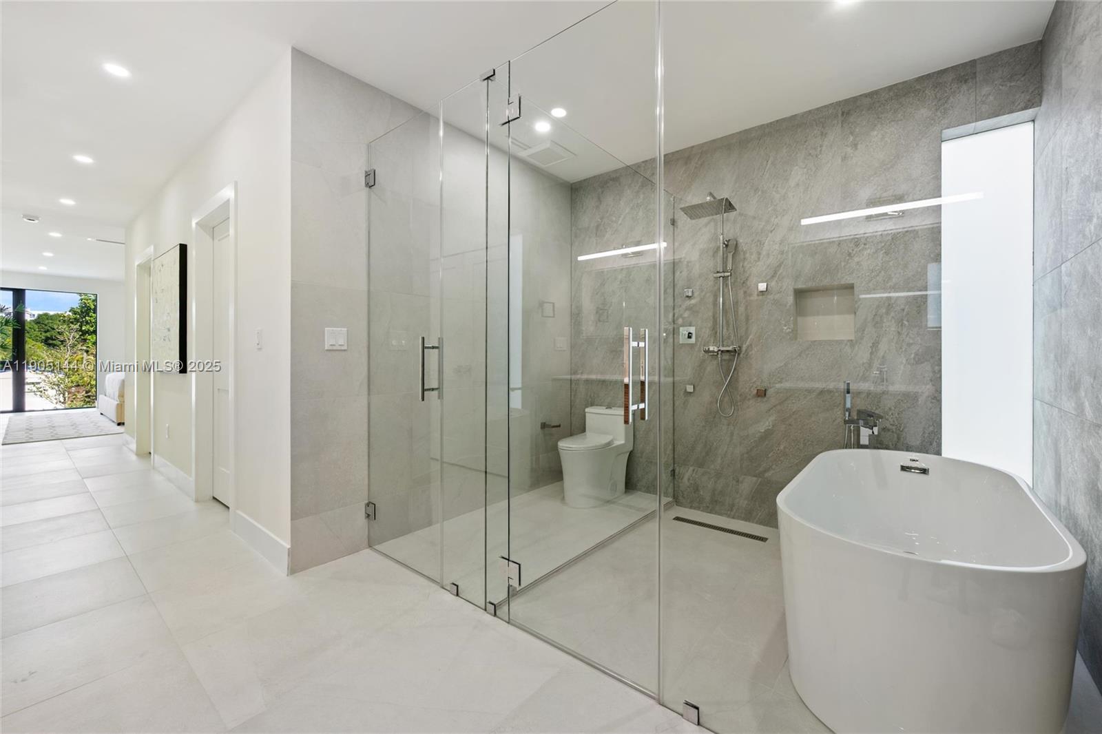 2127 SW 11th Ter Miami, FL 33135