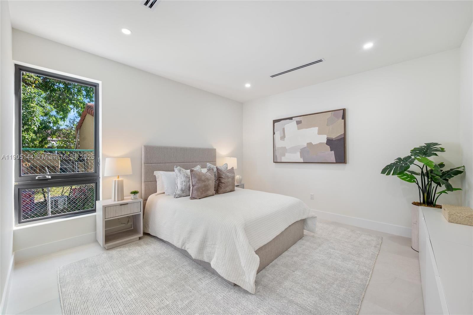 2127 SW 11th Ter Miami, FL 33135