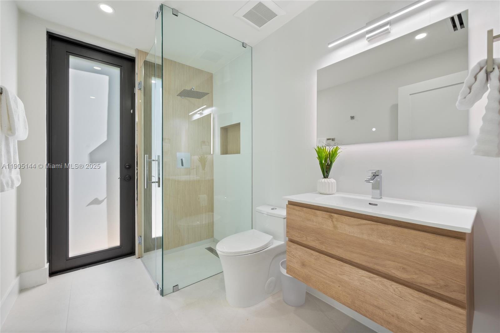 2127 SW 11th Ter Miami, FL 33135