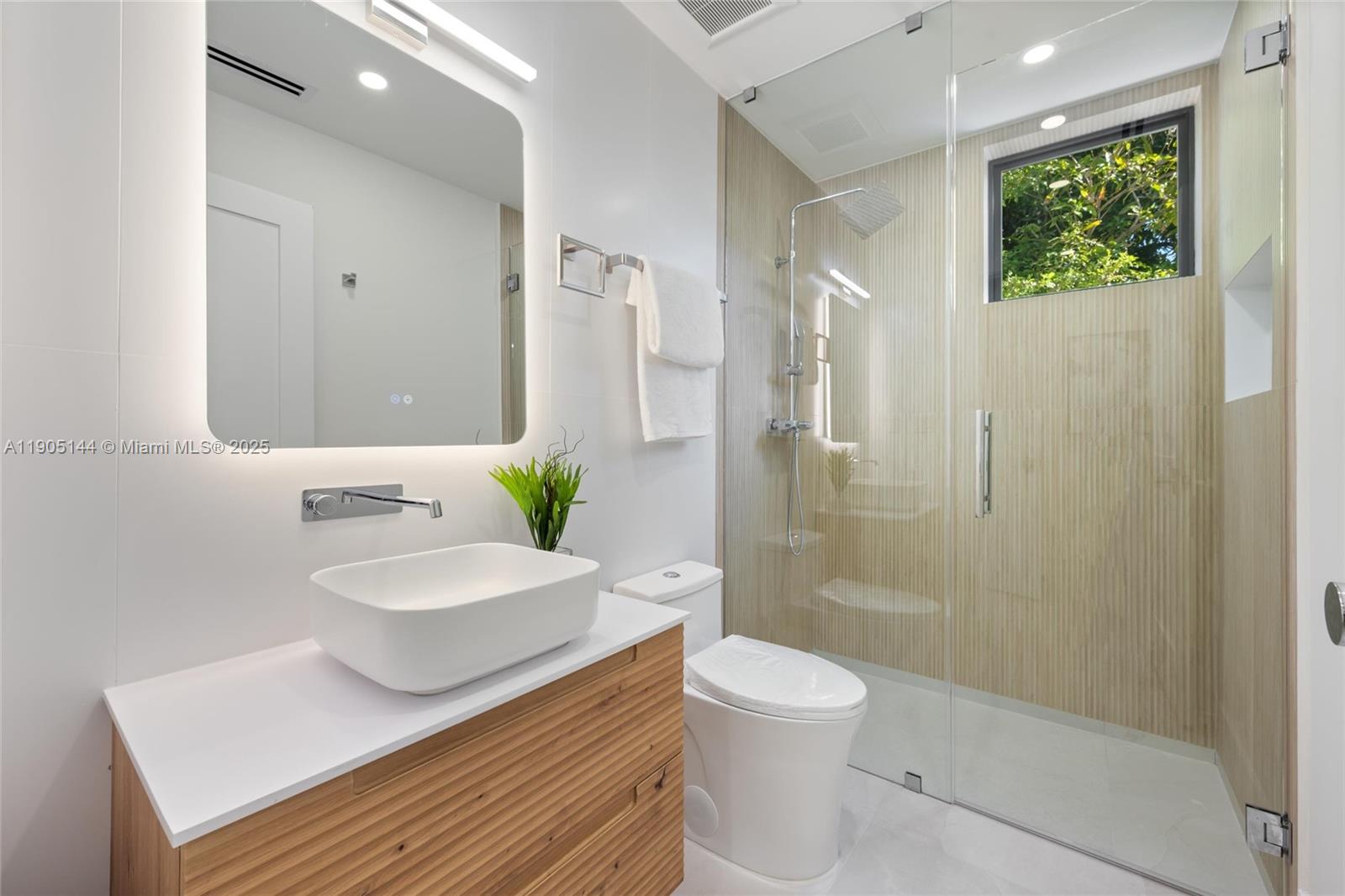 2127 SW 11th Ter Miami, FL 33135