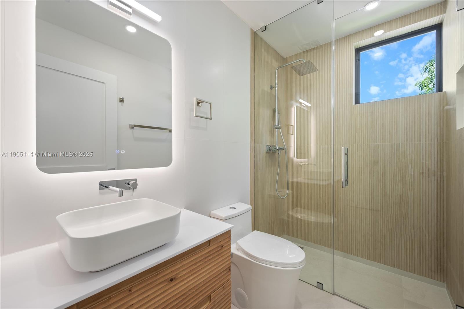 2127 SW 11th Ter Miami, FL 33135